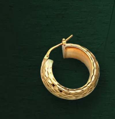 Orecchino a cerchio diamantato